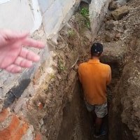 zpevnění základů pod kopulí, tady v 60. letech trochu šetřili