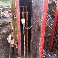 příprava elektroinstalace v opěrné zdi